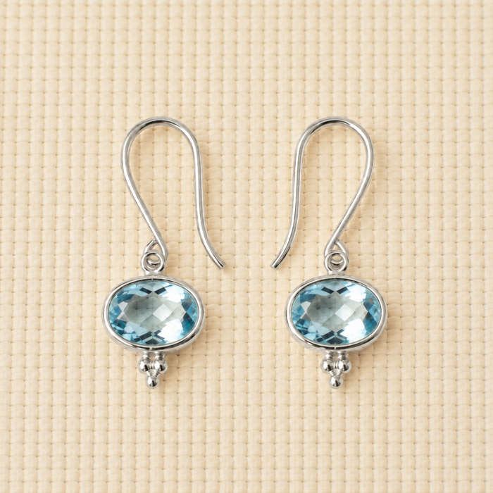 Skyla Blauwe Topaas Oorhangers – 925 Zilver