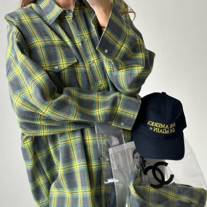 Women's Oversized Plaid Button-Down Shirt with Relaxed Fit